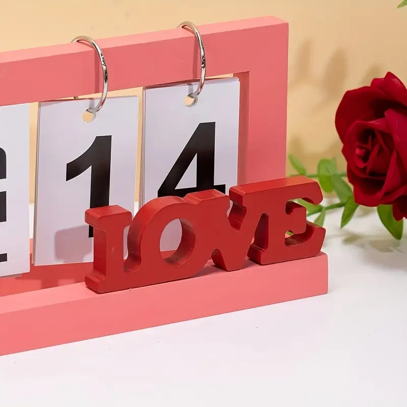 Dřevěný nápis "LOVE" červený (délka 11 cm)